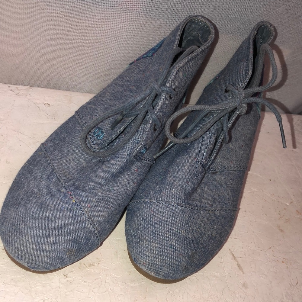 Toms. Wedge heel. Blue denim